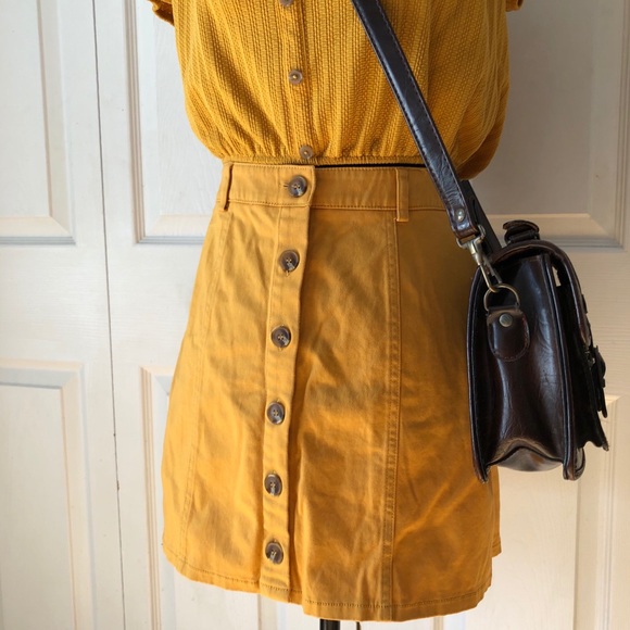 Button Up Skirt 🌻 - Picture 3 of 4